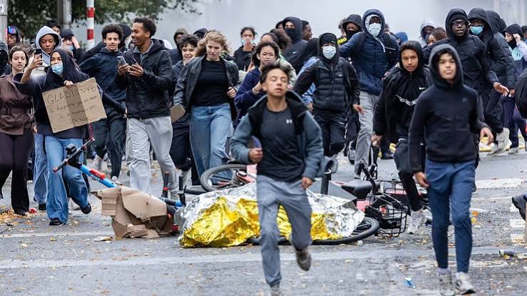 Bruxelles : des affrontements éclatent en marge d'une manifestation contre l'austérité