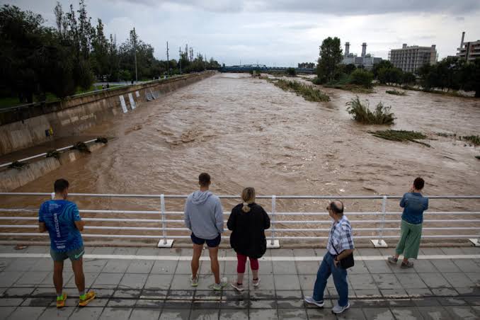 Des inondations meurtrières frappent la Catalogne : deux morts et un disparu