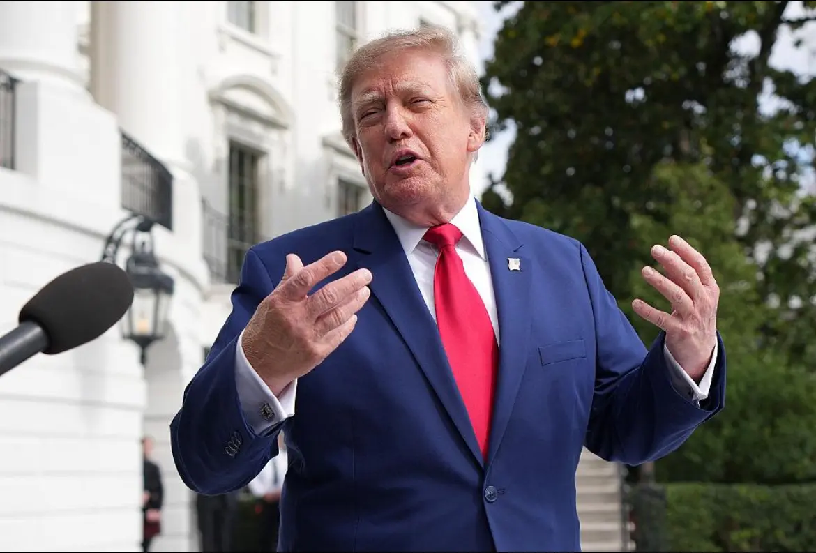 Donald Trump répondant à des journalistes devant la Maison-Blanche, photo d’illustration
