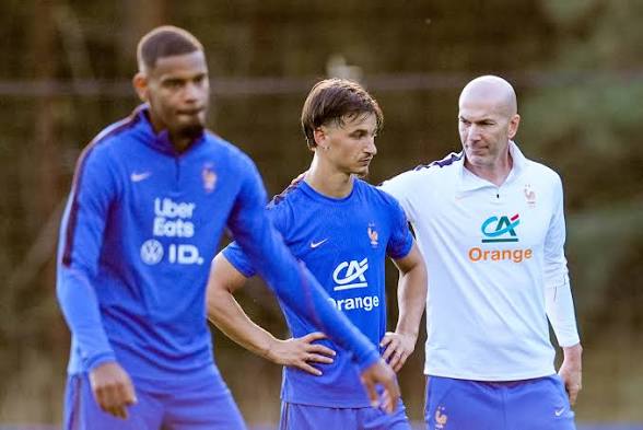 Estéban Lepaul découvre les Bleus avec une pensée pour son père