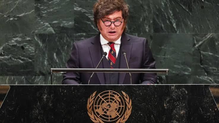 Javier Milei à Paris pour convaincre les investisseurs français
