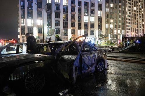 Kiev : deux morts après une attaque de drone contre un immeuble de 25 étages