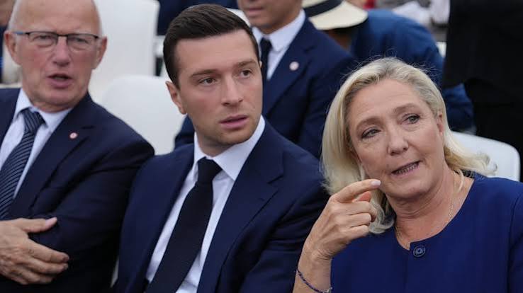 « Costard en Kevlar » : la phrase de Marine Le Pen contre Mediapart provoque une polémique