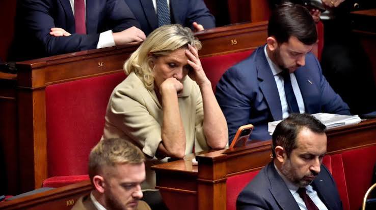 Marine Le Pen à l'Assemblée nationale, Richard Ferrand n'apparaît pas sur la photographie