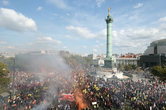 Des milliers de pompiers ont manifesté à Paris