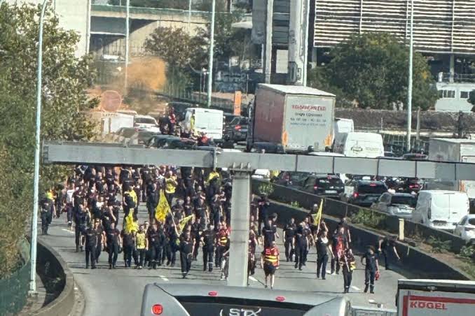 Des sapeurs-pompiers ont bloqué le périphérique parisien