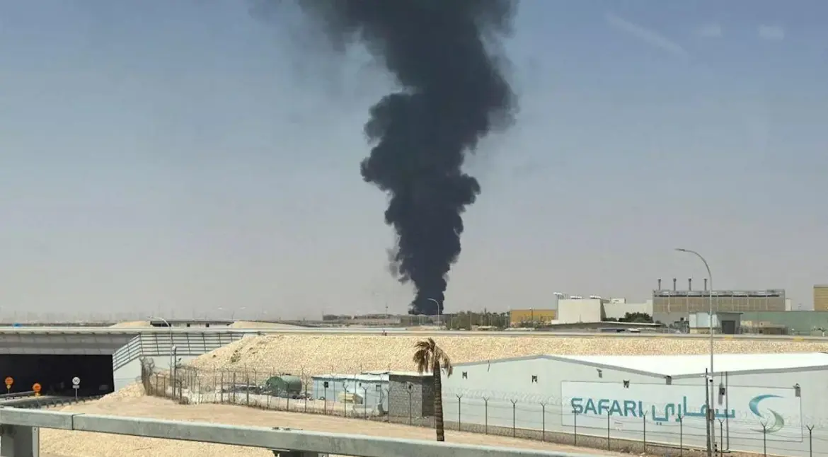 Colonne de fumée noire près d’une zone industrielle de Riyad lors d’un incident antérieur
