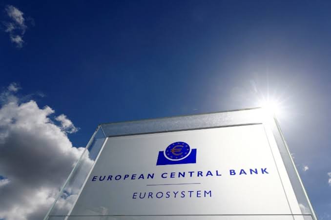 Les taux remontent : emprunter pourrait rester cher plus longtemps