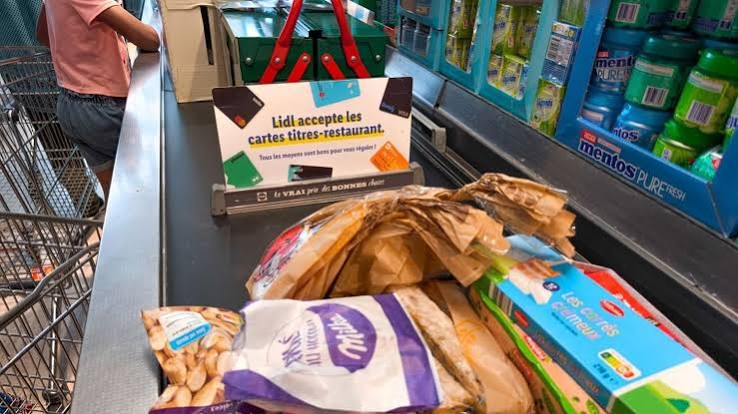 Titres-restaurant : les députés votent leur utilisation permanente au supermarché